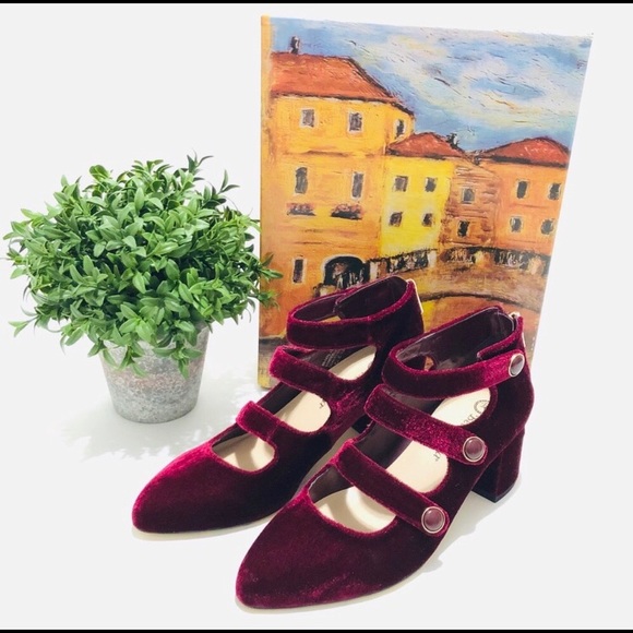 Jolie II Velvet Pump size 6 1/2 - Picture 2 of 5